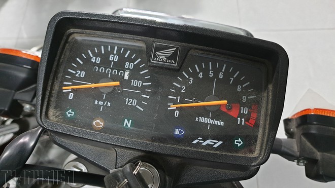 honda-cg125fi-vua-ve-viet-nam-trang-bi-dong-co-phun-xang-dien-tu-ngoai-hinh-co-dien