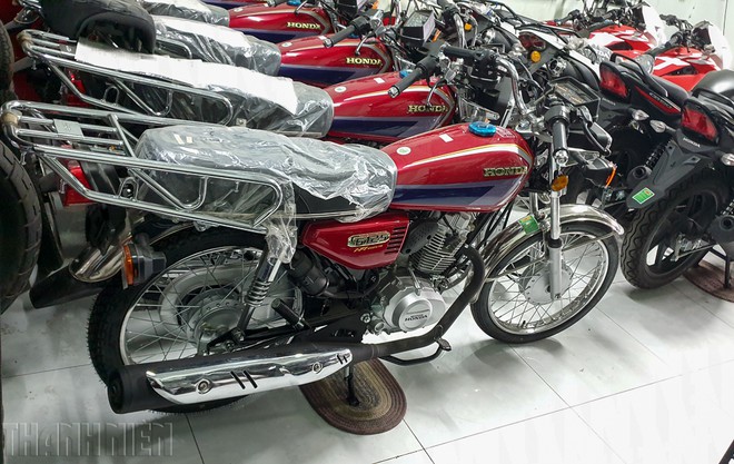 honda-cg125fi-vua-ve-viet-nam-trang-bi-dong-co-phun-xang-dien-tu-ngoai-hinh-co-dien