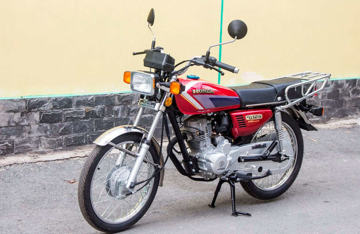 honda-cg125fi-vua-ve-viet-nam-trang-bi-dong-co-phun-xang-dien-tu-ngoai-hinh-co-dien
