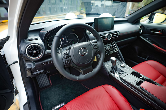lexus-viet-nam-chinh-thuc-gioi-thieu-lexus-is-hoan-toan-moi