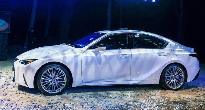 lexus-viet-nam-chinh-thuc-gioi-thieu-lexus-is-hoan-toan-moi