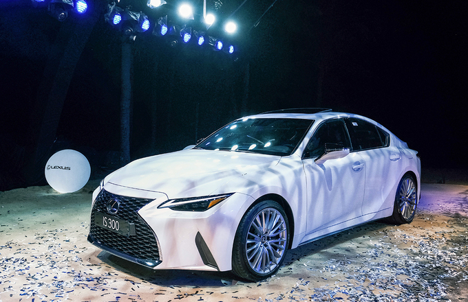 lexus-viet-nam-chinh-thuc-gioi-thieu-lexus-is-hoan-toan-moi