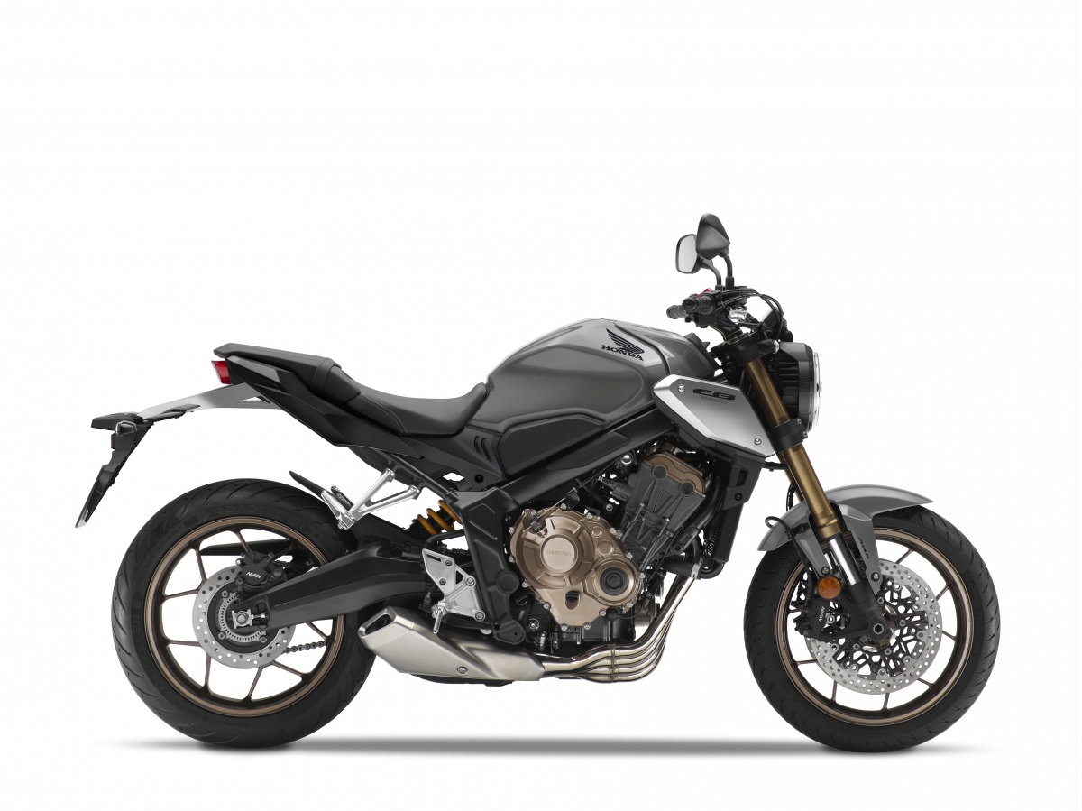 honda-ra-mat-loat-xe-phan-khoi-lon-nang-cap-trang-bi-hua-hen-lam-nong-thi-truong