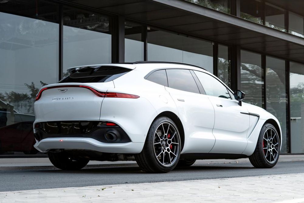 aston-martin-dbx-dau-tien-tai-viet-nam-mau-suv-sieu-sang-dong-co-cong-suat-550-ma-luc