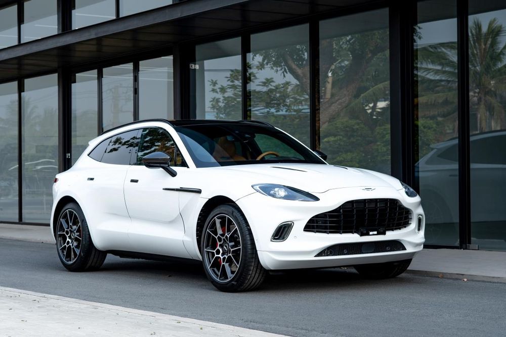 aston-martin-dbx-dau-tien-tai-viet-nam-mau-suv-sieu-sang-dong-co-cong-suat-550-ma-luc aston-martin-dbx-dau-tien-tai-viet-nam-mau-suv-sieu-sang-dong-co-cong-suat-550-ma-luc