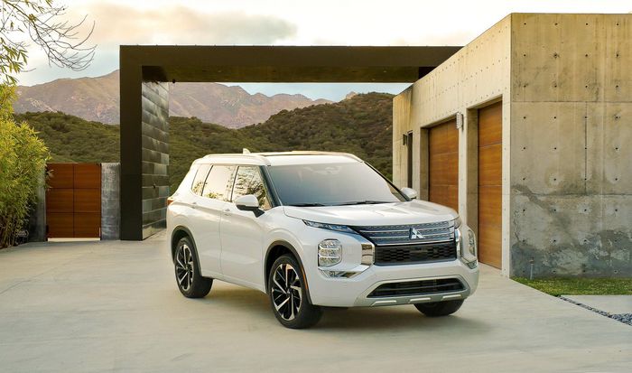 ra-mat-mitsubishi-outlander-moi-nang-cap-thiet-ke-suc-manh-181-ma-luc ra-mat-mitsubishi-outlander-moi-nang-cap-thiet-ke-suc-manh-181-ma-luc