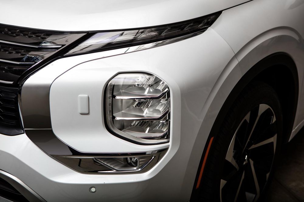 ra-mat-mitsubishi-outlander-moi-nang-cap-thiet-ke-suc-manh-181-ma-luc