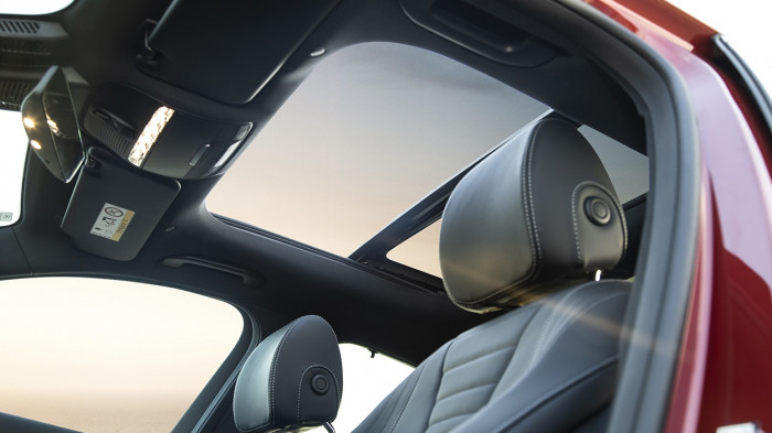 ra-mat-mercedes-benz-e-class-2021-thiet-ke-dot-pha-trang-bi-loat-cong-nghe-an-toan