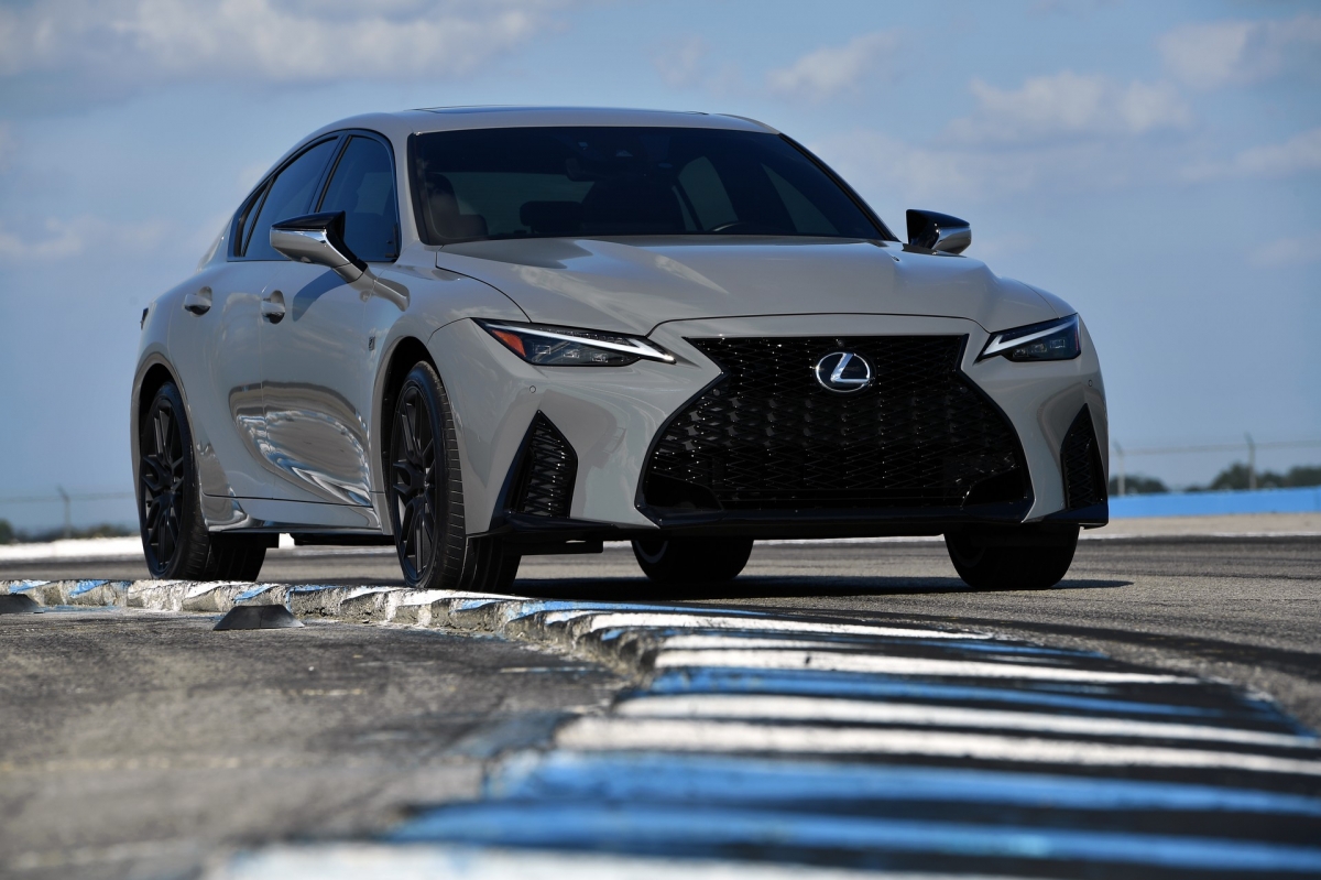 lexus-is-500-f-sport-performance-launch-edition-2022-ra-mat-mau-son-doc-dong-co-472-ma-luc lexus-is-500-f-sport-performance-launch-edition-2022-ra-mat-mau-son-doc-dong-co-472-ma-luc