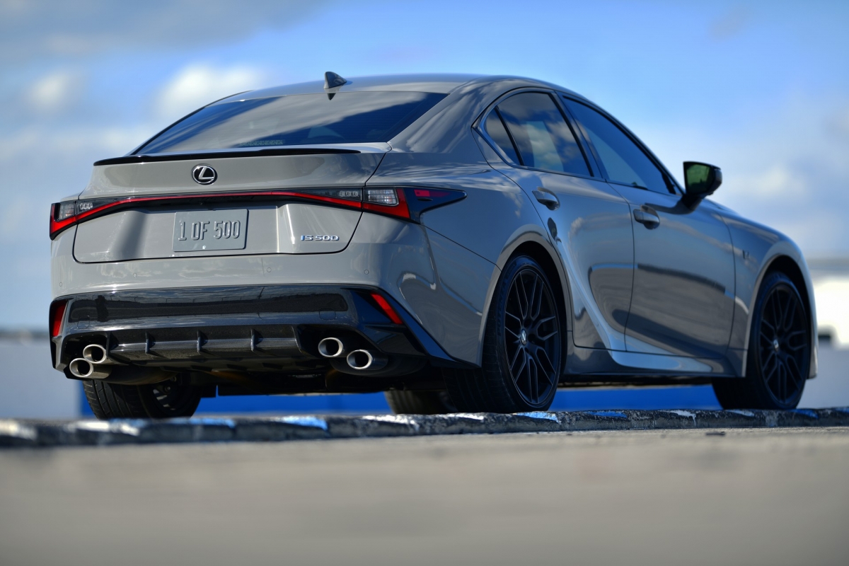 lexus-is-500-f-sport-performance-launch-edition-2022-ra-mat-mau-son-doc-dong-co-472-ma-luc lexus-is-500-f-sport-performance-launch-edition-2022-ra-mat-mau-son-doc-dong-co-472-ma-luc