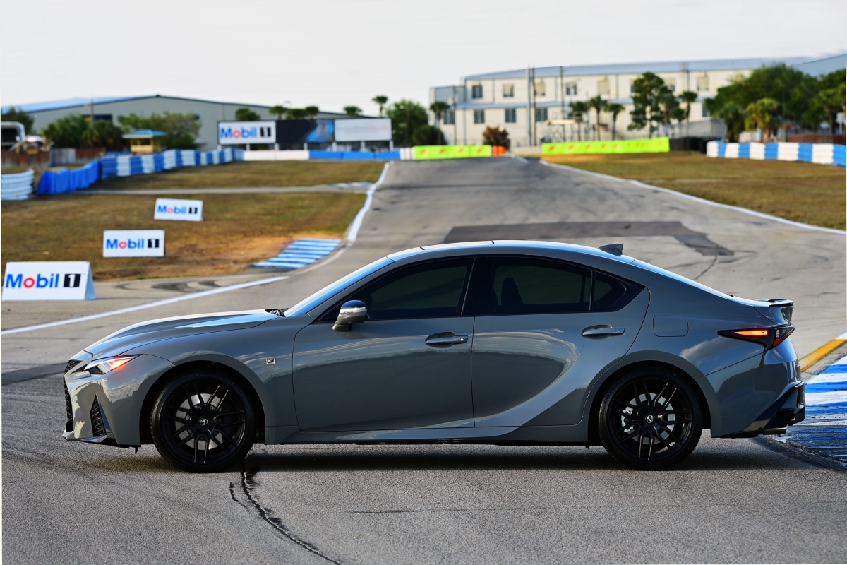 lexus-is-500-f-sport-performance-launch-edition-2022-ra-mat-mau-son-doc-dong-co-472-ma-luc