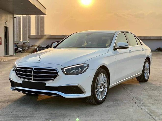 gia-xe-mercedes-benz-thang-4-ra-mat-e-class-2021-chot-gia-tu-231-ti-dong
