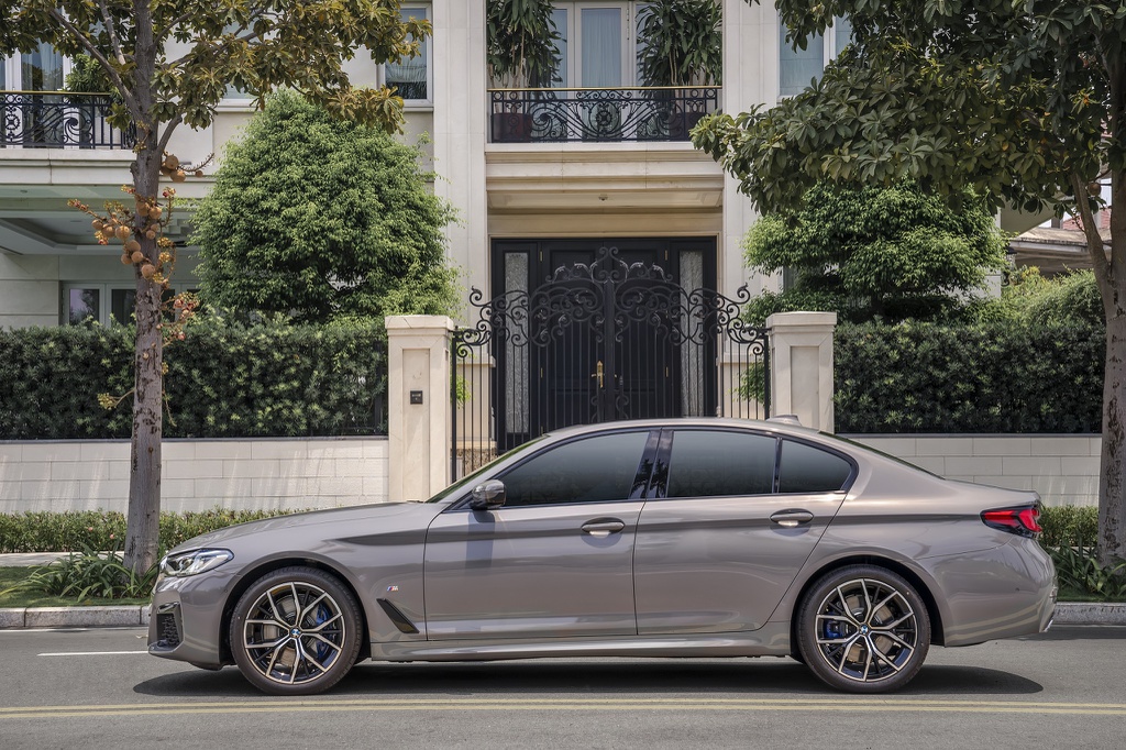 bmw-5-series-2021-ra-mat-tuy-chon-3-phien-ban-trang-bi-nhieu-tien-nghi