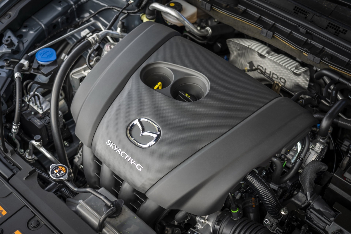 ngam-ban-dac-biet-cua-mazda6-kuro-edition-2021-mau-son-doc-dao-so-huu-nhieu-trang-bi-hien-dai