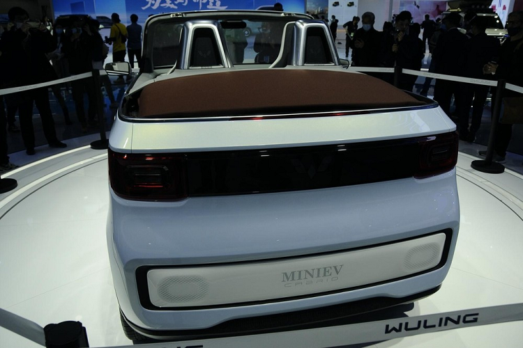 wuling-hongguang-mini-ev-cabrio-xe-dien-mui-tran-gia-chi-100-trieu-dong