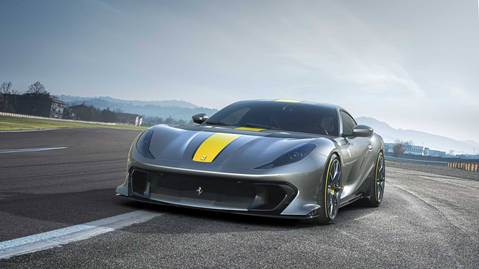 ferrari-812-competizione-ra-mat-ngoai-hinh-toi-gian-nang-cap-dong-co