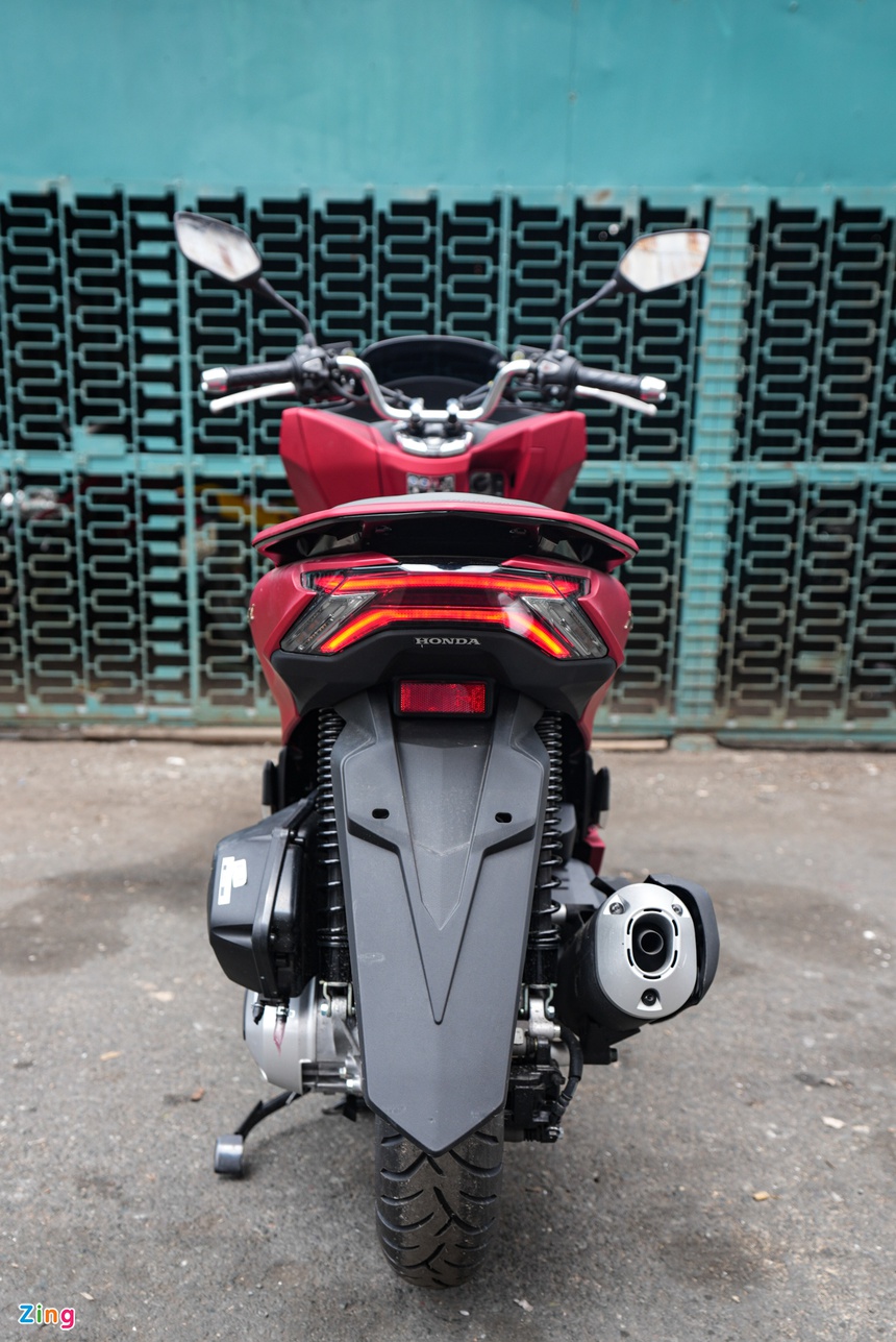 can-canh-honda-pcx-160-dau-tien-ve-viet-nam-trang-bi-dong-co-esp-moi-gia-ban-chua-tiet-lo