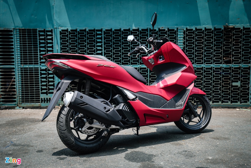 can-canh-honda-pcx-160-dau-tien-ve-viet-nam-trang-bi-dong-co-esp-moi-gia-ban-chua-tiet-lo