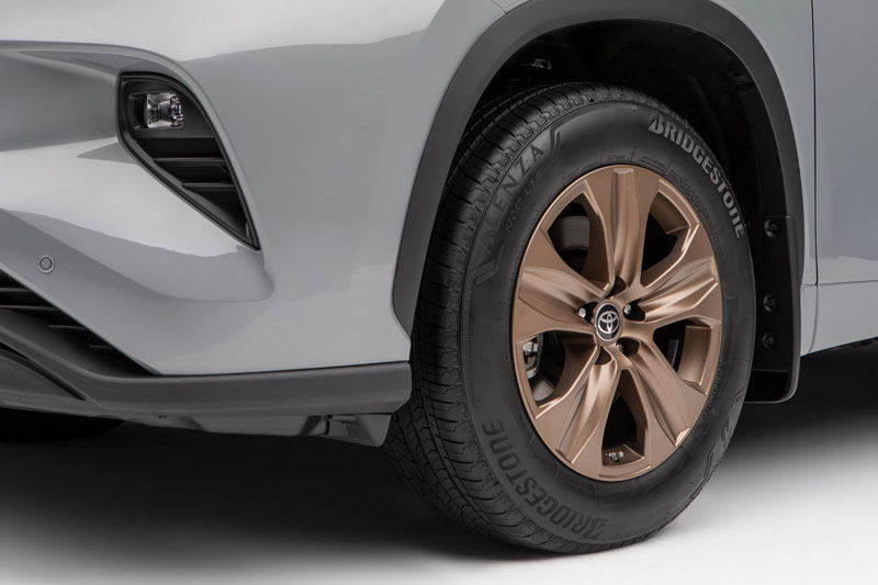 toyota-highlander-bronze-edition-2022-ra-mat-thiet-ke-doc-dao-sieu-tiet-kiem-xang