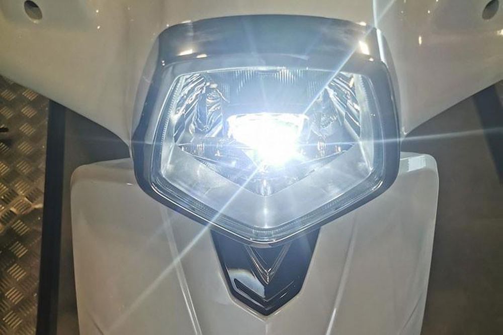 lo-dien-mau-xe-may-dien-vinfast-vento-moi-thiet-ke-trung-tinh-su-dung-ac-quy-lithium-ion