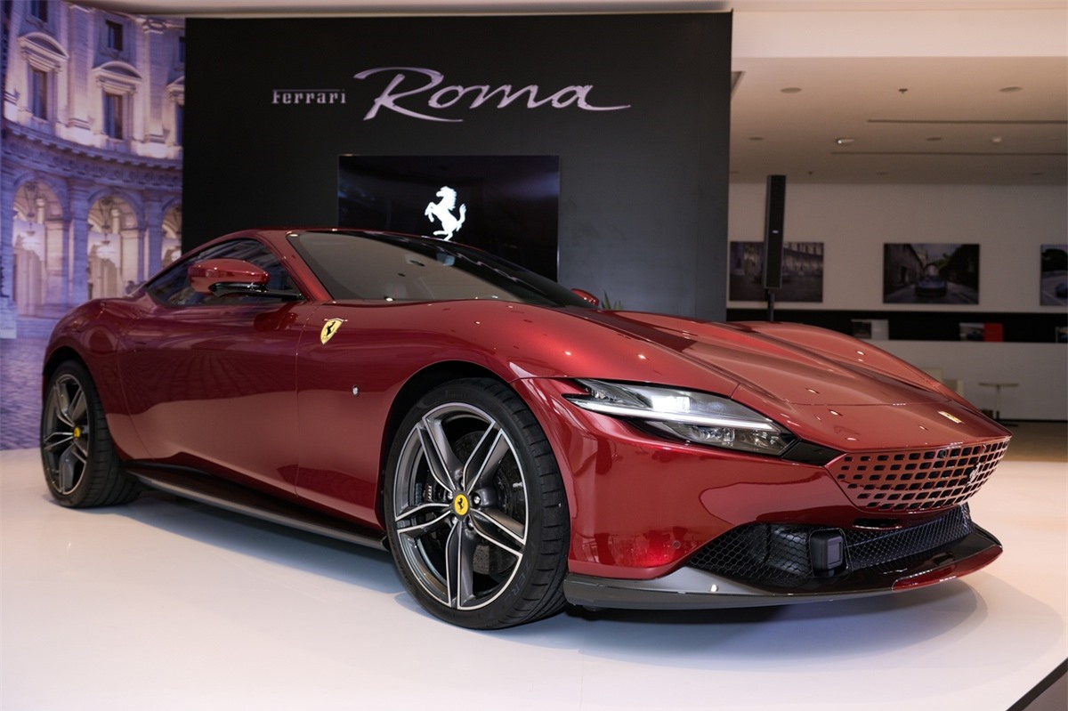 can-canh-ferrari-roma-chinh-hang-vua-ra-mat-kieu-dang-mem-mai-dong-co-cong-suat-612-ma-luc
