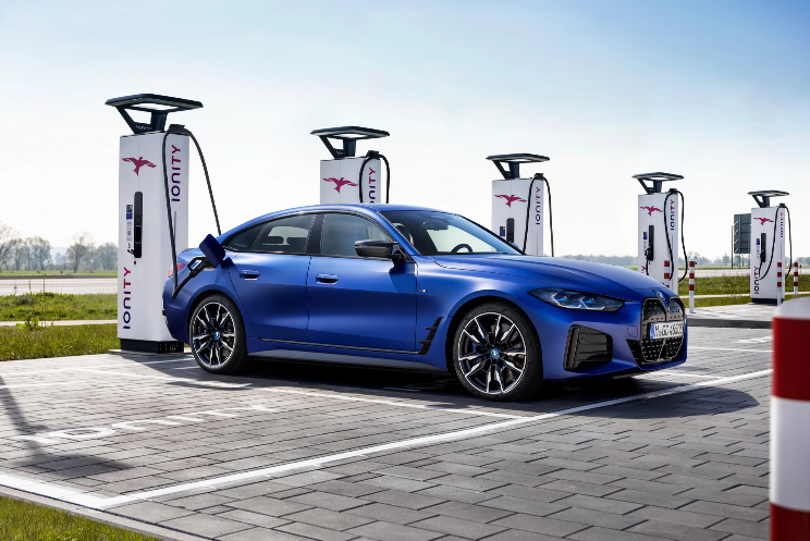 bmw-i4-m50-chay-dien-ra-mat-ngoai-hinh-sang-trong-kha-nang-tang-toc-cuc-dinh