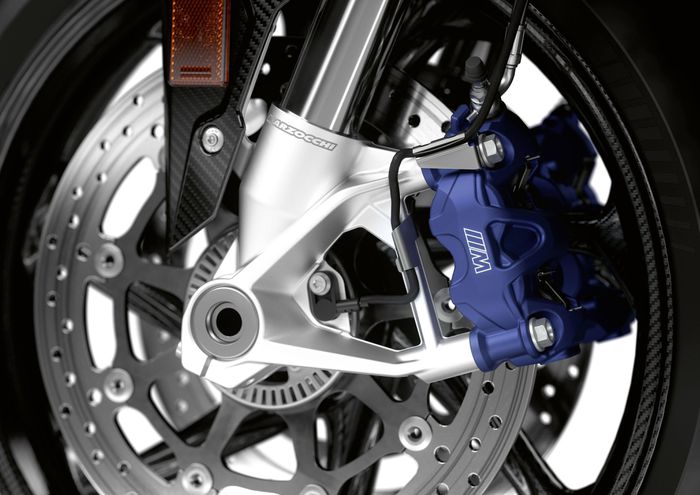 bmw-m-1000-rr-ra-mat-dong-co-cong-suat-212-ma-luc-trang-bi-nhieu-cong-nghe-ho-tro-lai