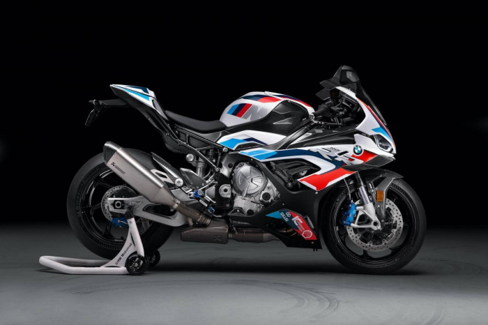 bmw-m-1000-rr-ra-mat-dong-co-cong-suat-212-ma-luc-trang-bi-nhieu-cong-nghe-ho-tro-lai