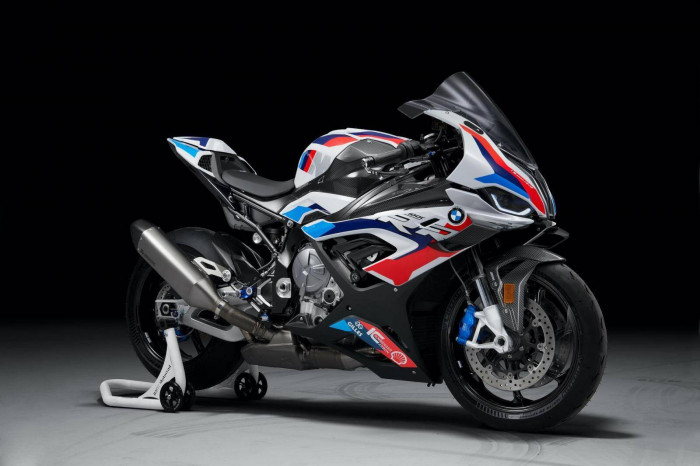 bmw-m-1000-rr-ra-mat-dong-co-cong-suat-212-ma-luc-trang-bi-nhieu-cong-nghe-ho-tro-lai