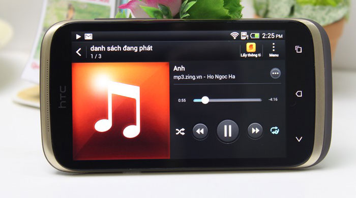HTC Desire X Dual l&agrave; smartphone gi&aacute; rẻ dưới 3 triệu đồng đ&aacute;ng mua nhất hiện nay với thiết kế m&agrave;u n&acirc;u kh&aacute; lạ mắt