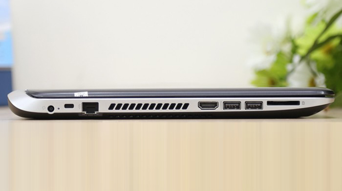 HP Pavilion 15 n042TX được trang bị kh&aacute; đầy đủ c&aacute;c cổng kết nối th&ocirc;ng dụng hiện nay