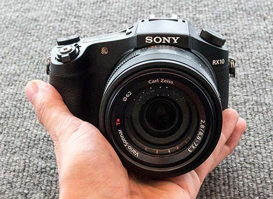 M&aacute;y ảnh Sony DSC-RX10 c&oacute; khả năng chụp tốt ở điều kiện &aacute;nh s&aacute;ng yếu