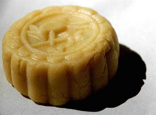 Phết bánh trung thu truyền thống