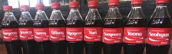 Giá đắt nhưng dịch vụ in tên vẫn rất hút hàng vì sức lan tỏa và ý nghĩa mà những lon coca in tên mang lại.