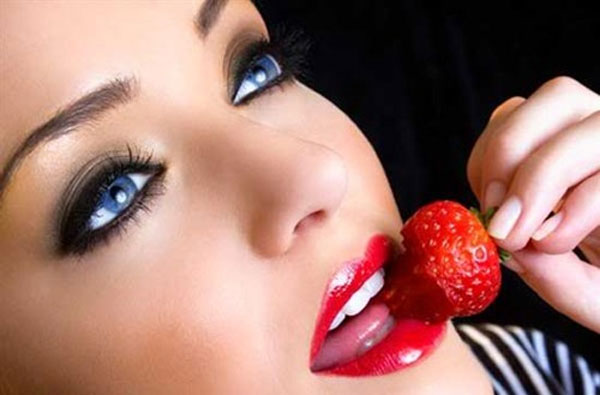 Kem dưỡng ẩm tự nhi&ecirc;n hay từ c&aacute;c dưỡng chất đều c&oacute; t&aacute;c dụng dưỡng ẩm, l&agrave;m mềm mịn m&ocirc;i