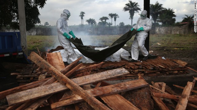 Nhân viên y tế xử lý thi thể các nạn nhân Ebola ở Liberia. Nhân viên y tế xử lý thi thể các nạn nhân Ebola ở Liberia.