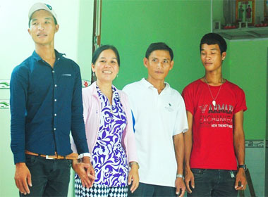 Mẹ Hoài Anh phát hiện trong phòng ngủ của Hào Anh có treo sợi dây thòng lọng. 