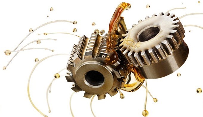 Dầu nhớt tổng hợp gi&uacute;p động cơ &ocirc; t&ocirc; gi&aacute; rẻ hoạt động hiệu quả hơn dầu nhớt th&ocirc;ng thường