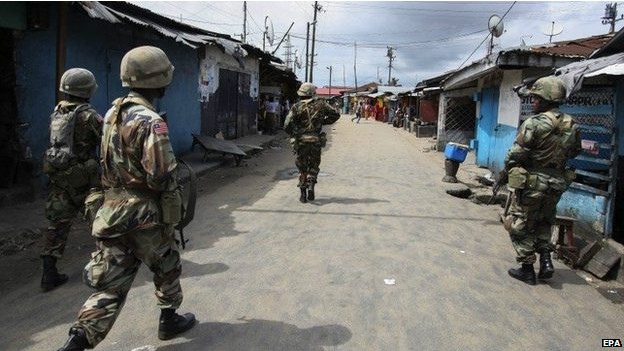 Tổng thống Liberia Ellen Sirleaf đ&atilde; ban bố lệnh giới nghi&ecirc;m nhằm ngăn chặn dịch Ebola lan rộng