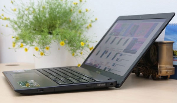 Mẫu laptop giá rẻ cho sinh viên 2014 này có thiết kế đẹp, sang trọng, mỏng, nhẹ, chắc chắn