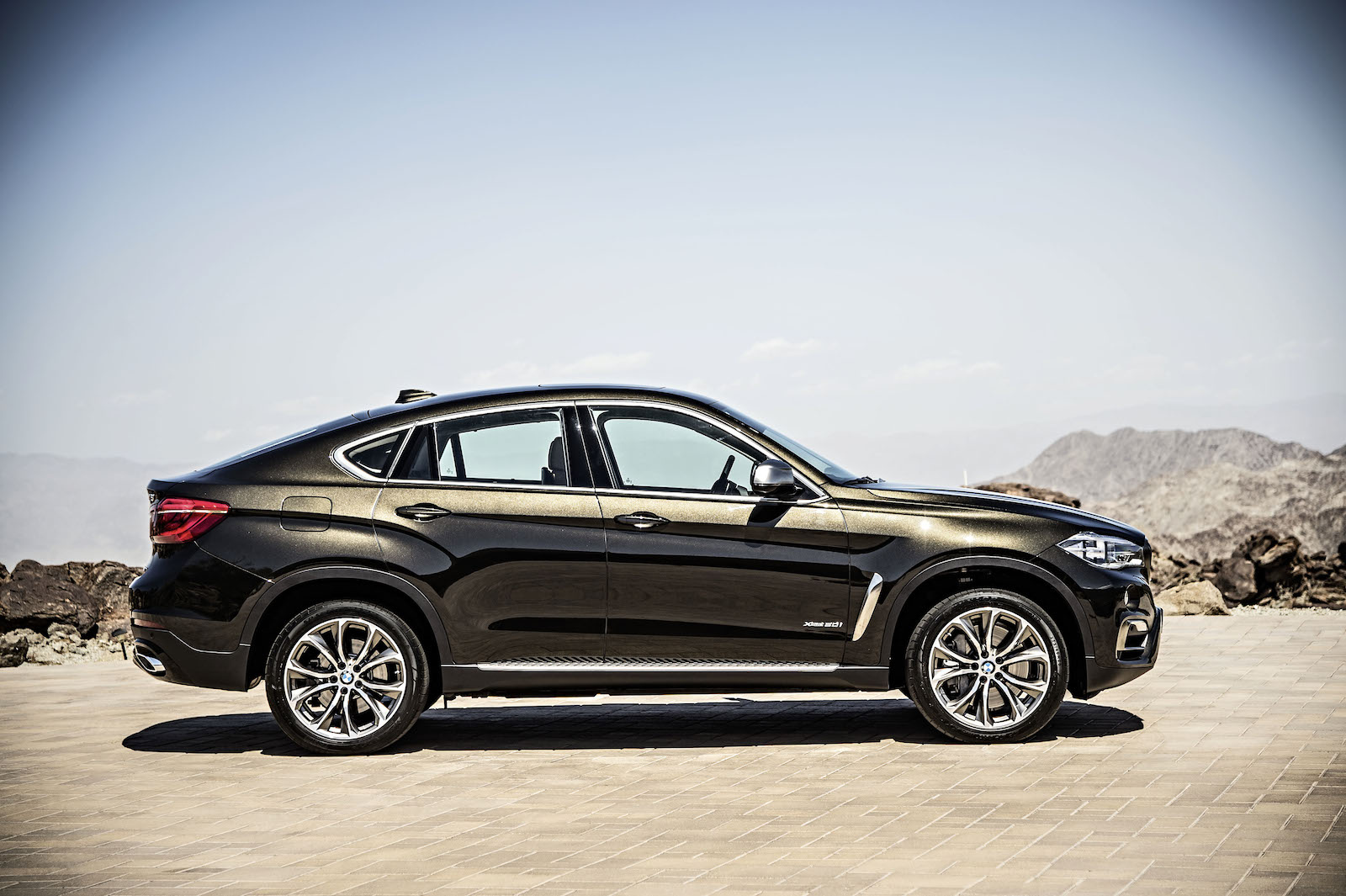 Si&ecirc;u phẩm BMW X6 2015 c&oacute; gi&aacute; 60,550 USD