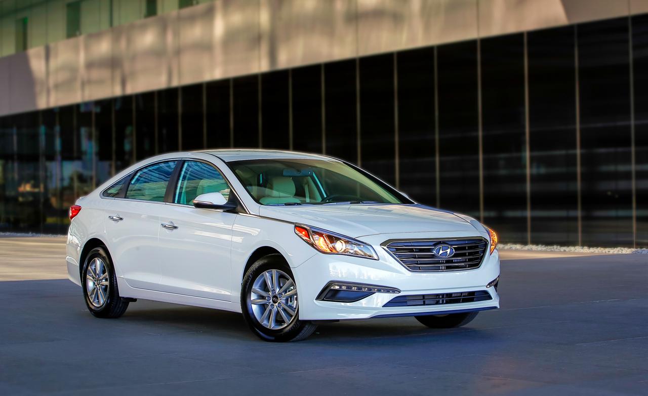 Hyundai Sonata 2015 sở hữu mức ti&ecirc;u thụ nhi&ecirc;n liệu trung b&igrave;nh của xe đạt 8,11 l&iacute;t/100 km