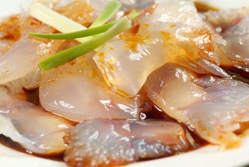 Trong sứa giả, Alginate là một chất phụ gia làm đông ít gây nguy hại. Tuy nhiên, chất này lại chứa nhiều cellulose. Nếu hấp thụ quá nhiều cellulose lại ảnh hưởng không nhỏ tới hàm lượng các chất dinh dưỡng khác. Ảnh sưu tầm