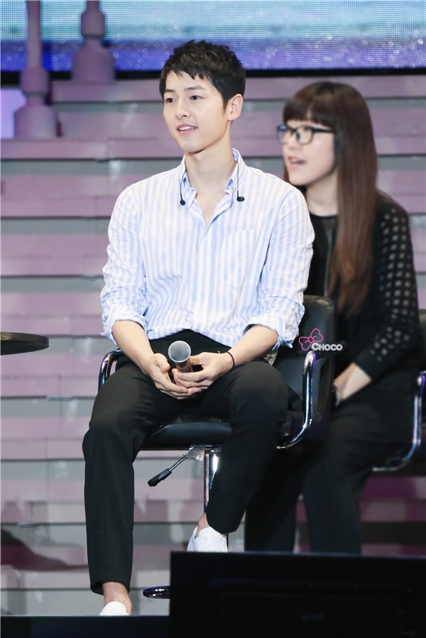Diễn viên Song Joong Ki trả lời câu hỏi của fan  