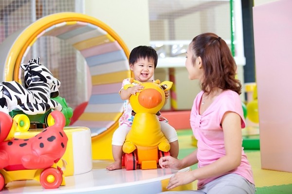 Th&uacute; nh&uacute;n, th&uacute; nhồi b&ocirc;ng l&agrave; &yacute; tưởng chưa bao giờ lỗi thời để l&agrave;m đồ chơi cho b&eacute; 12 th&aacute;ng tuổi