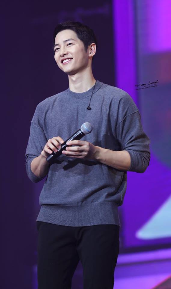 Nam diễn vi&ecirc;n Song Joong Ki tiết lộ mẫu bạn g&aacute;i l&yacute; tưởng với fan