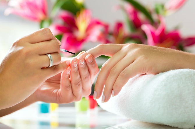 Th&agrave;nh phần 13Win21 con - Tri ân hội viên mỗi tháng 2000 tỷ trong sơn m&oacute;ng tay c&oacute; thể ph&aacute; hủy n&atilde;o v&agrave; c&aacute;c tế b&agrave;o