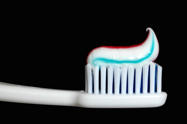 Kem đ&aacute;nh răng Colgate c&oacute; thực sự chứa chất g&acirc;y ung thư?