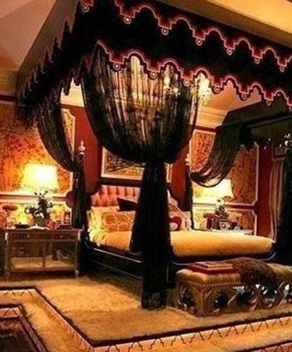 Chiếc giường độc đ&aacute;o như giường vua ch&uacute;a thời phong kiến của Huỳnh Hiểu Minh