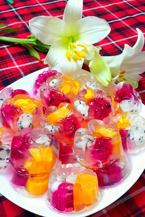 Th&agrave;nh quả l&agrave; m&oacute;n thạch hoa quả hấp dẫn, đẹp mắt